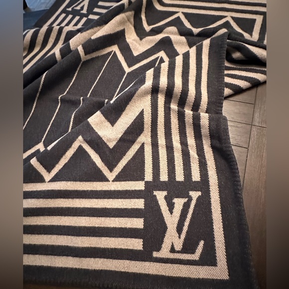 Louis Vuitton Accessories Louis Vuitton Mens Karakoram Blanket